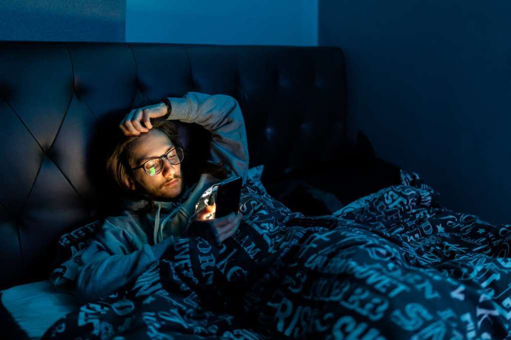 Insomnia: Symptoms, Causes, and Treatment 