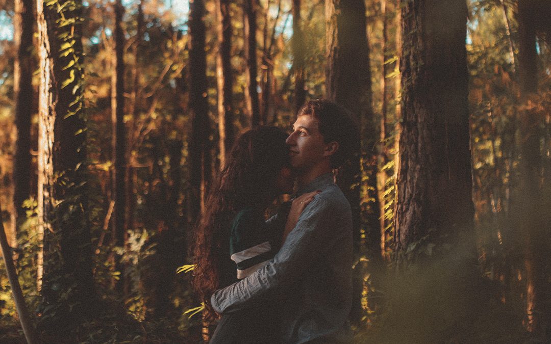 Can commitment-phobes fall in love? How can this fear hurt potential relationships? A professional weighs in
