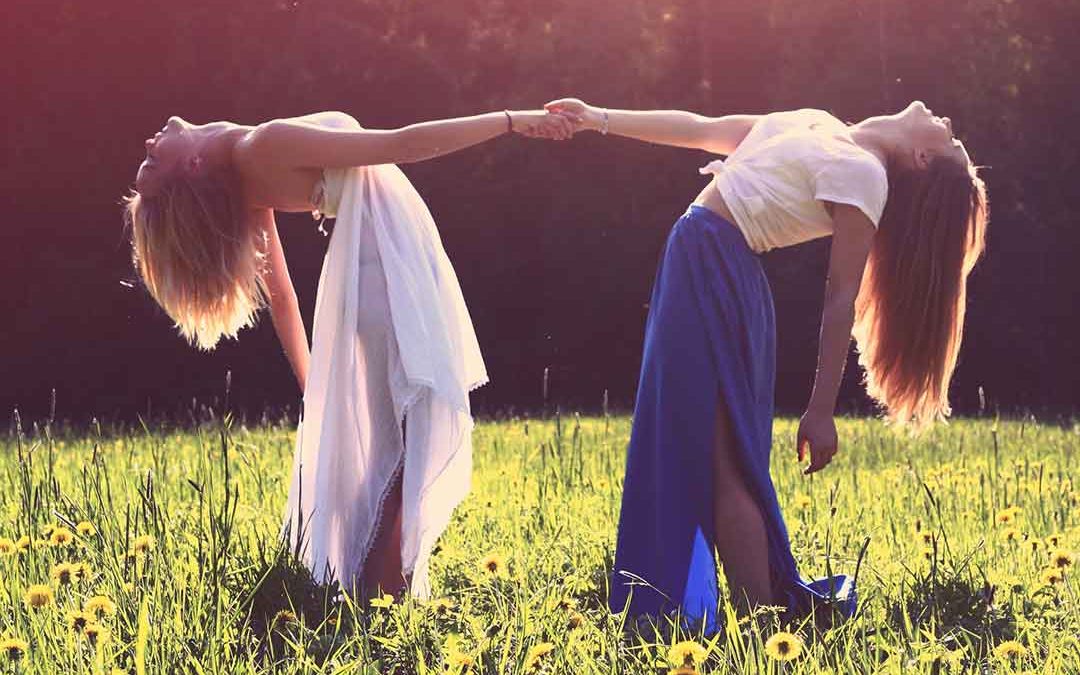 Females find same-sex interactions more rewarding than men do (Video)