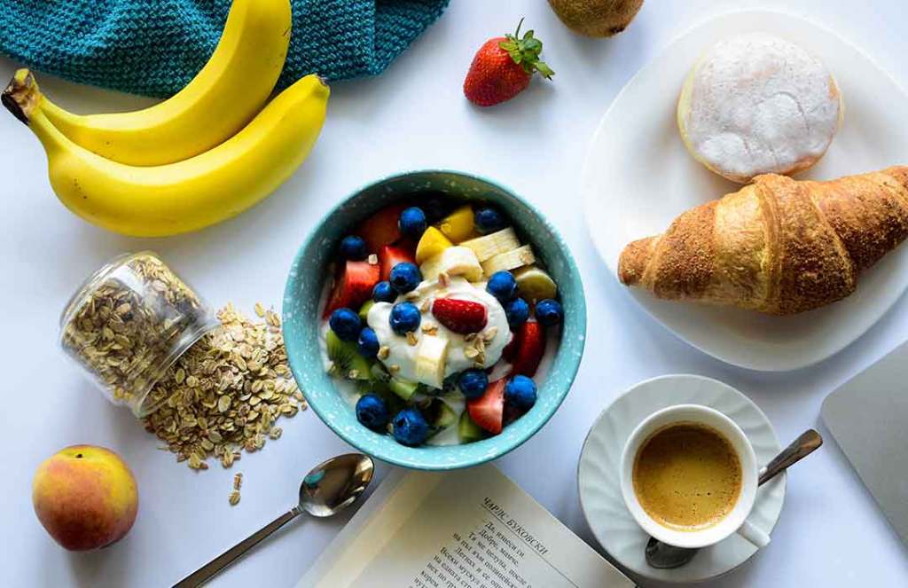 Eating breakfast with parents can lead to improved body image in kids, teens (Video)