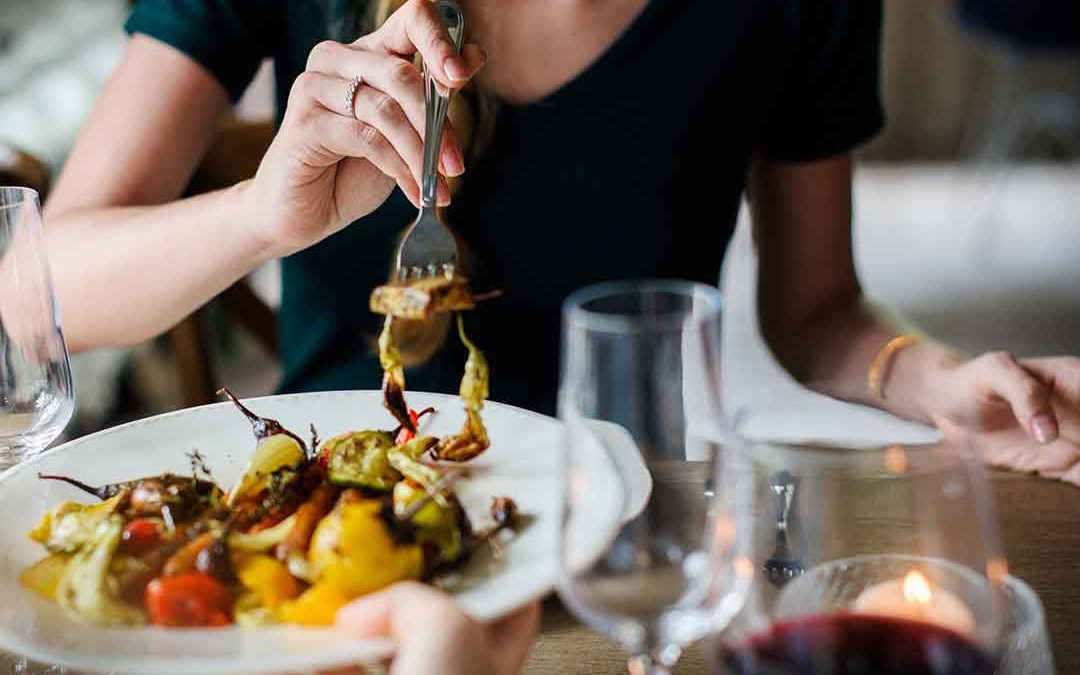 Women who go on dates for a free meal are more likely to be psychopaths, narcissists (Video)