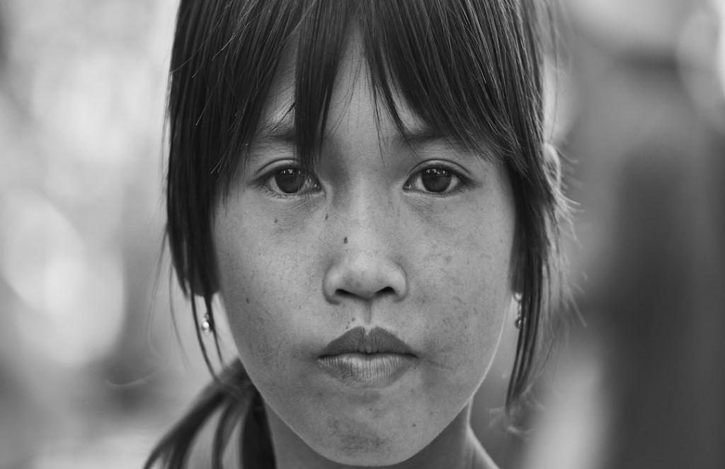 black-and-white-blur-child-close-up