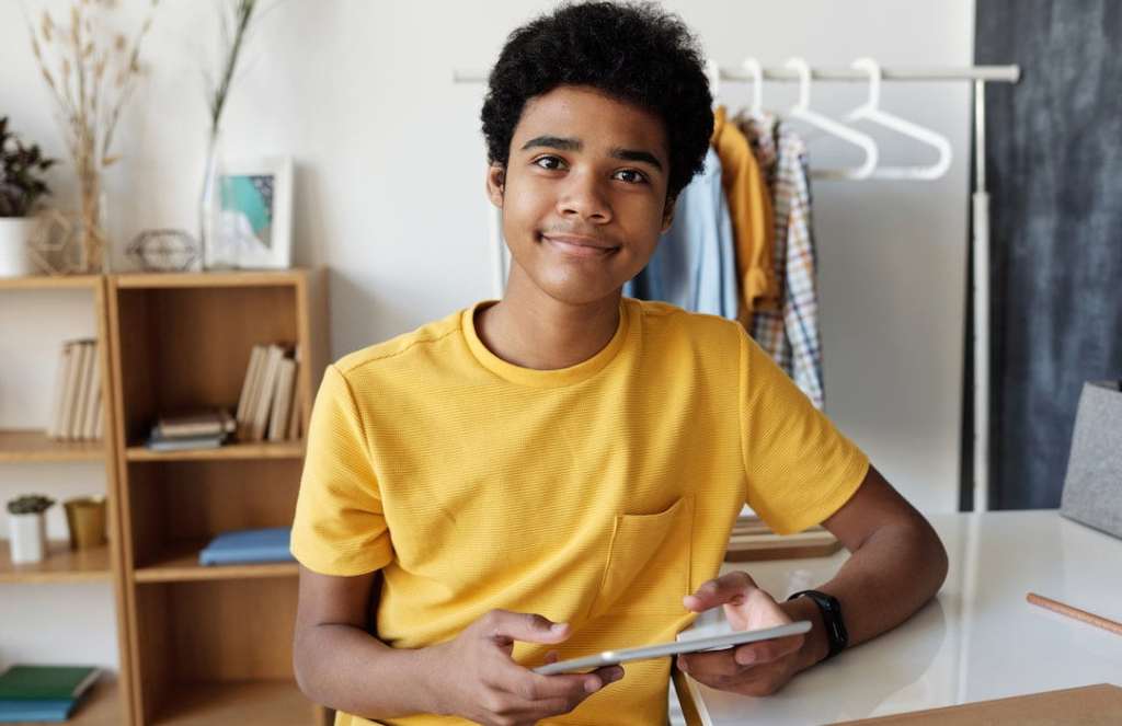 ADHD in teens: Recognize the signs & symptoms, plus how to offer support as a parent